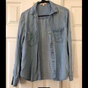 Cloth and stone button down chambray shirt. Size small